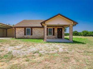 455 Clubview Dr, Bowie, TX 76230