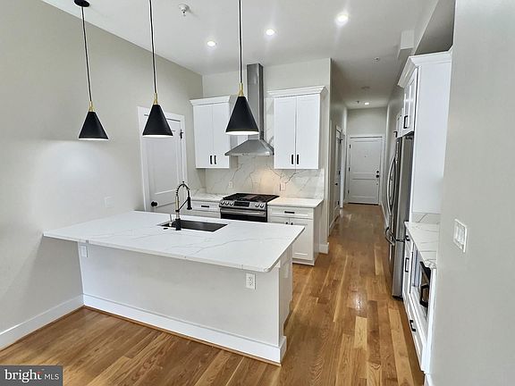 5th image of 1420 Staples St NE APT 1