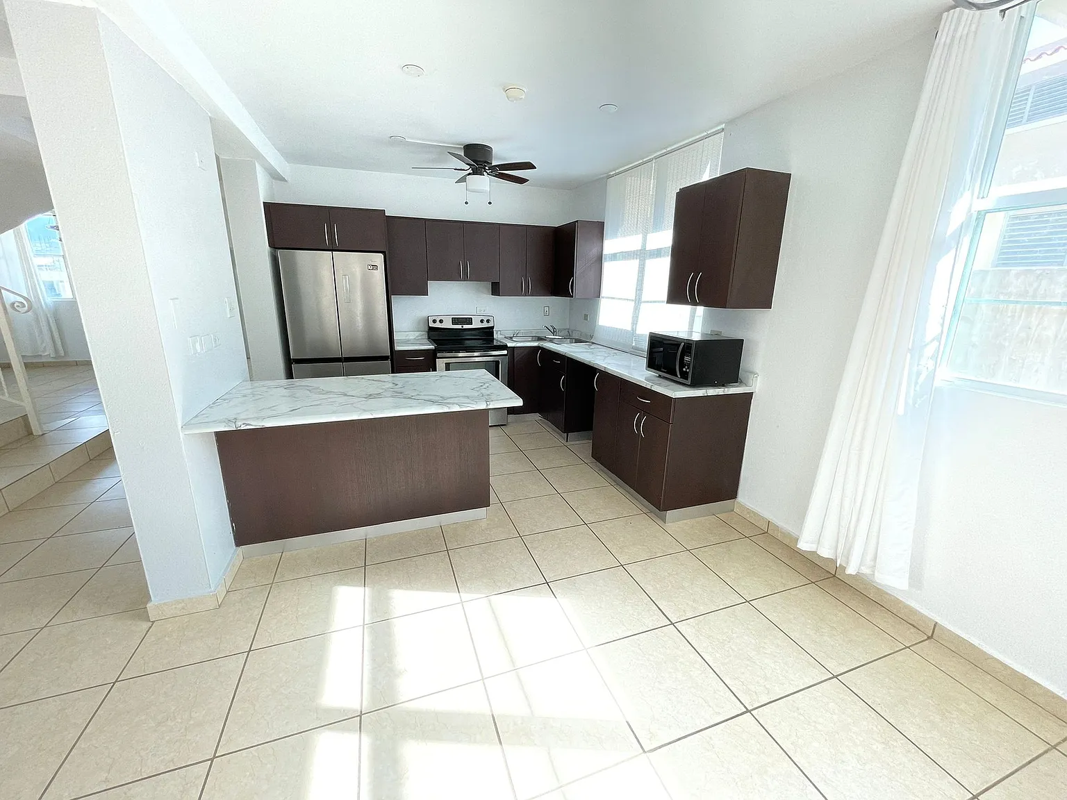 4 bed, 2900 sqft, $3,300 — Photo 3