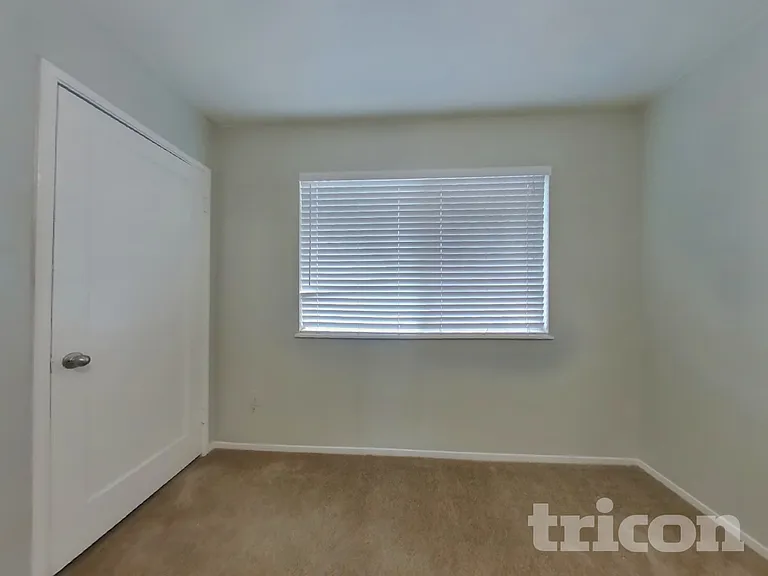2754 Mayfair Ave — Photo 8