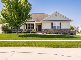 875 Juniper Ave, Robins, IA 52328
