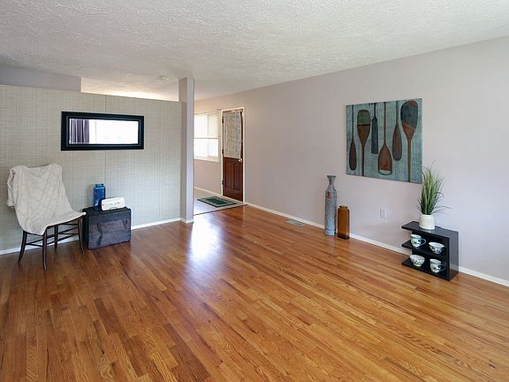 3rd image of 2205 Saint Catherine St