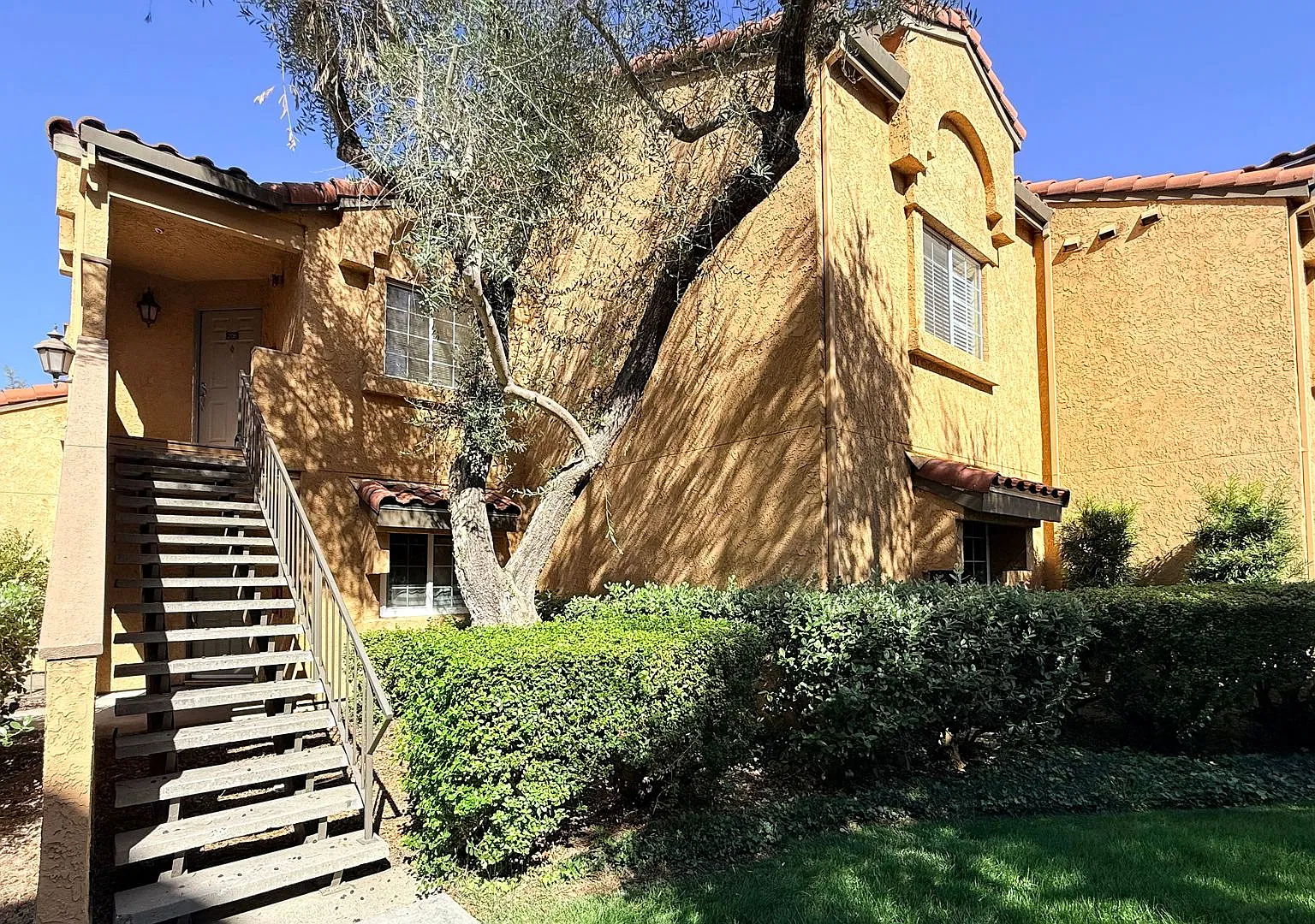 Move-In Ready, 2BD/2BA, Upper-Level, Corner Unit Condo in Siena Hills, San Ramon- Available NOW! — Photo 3