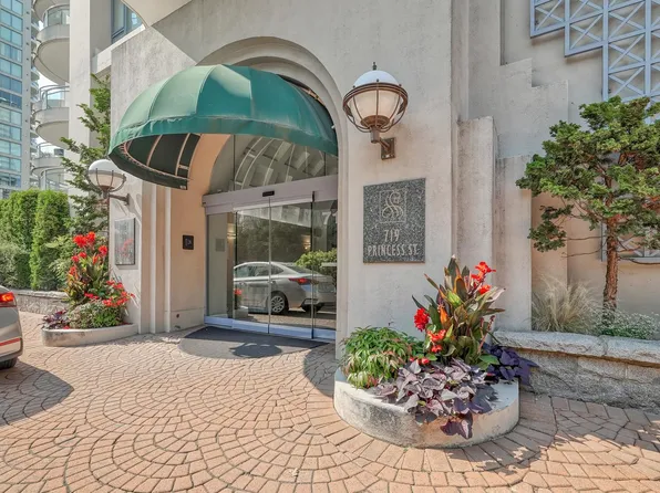 719 Princess St #803, New Westminster, BC V3M 6T9
