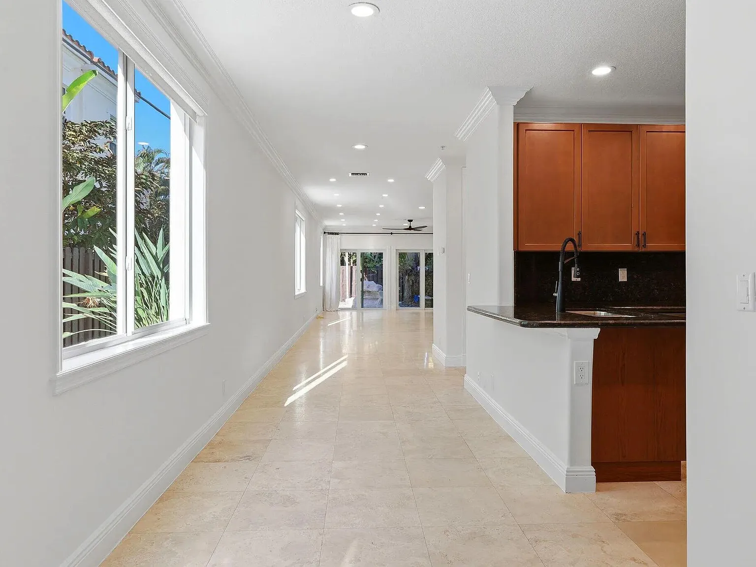 4 bed, 4.0 bath, 3088 sqft, $6,450 — Photo 2