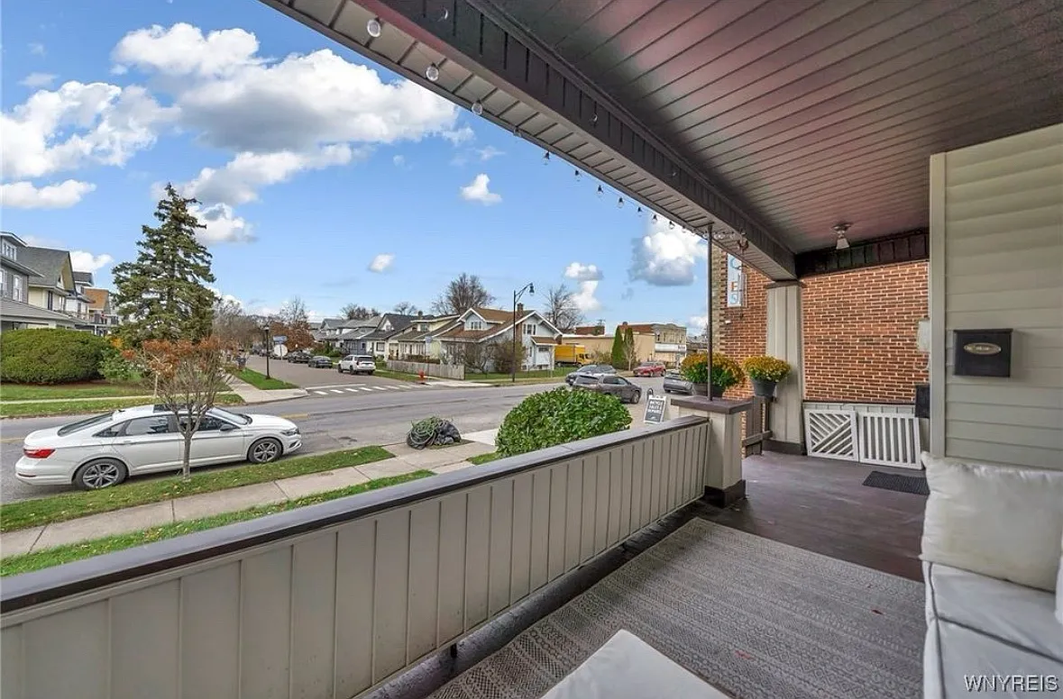 1829 Hertel Ave — Photo 2