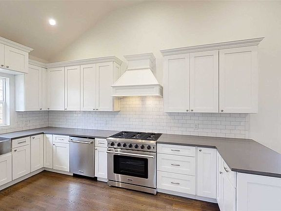 2nd image of 7 Camden Ct