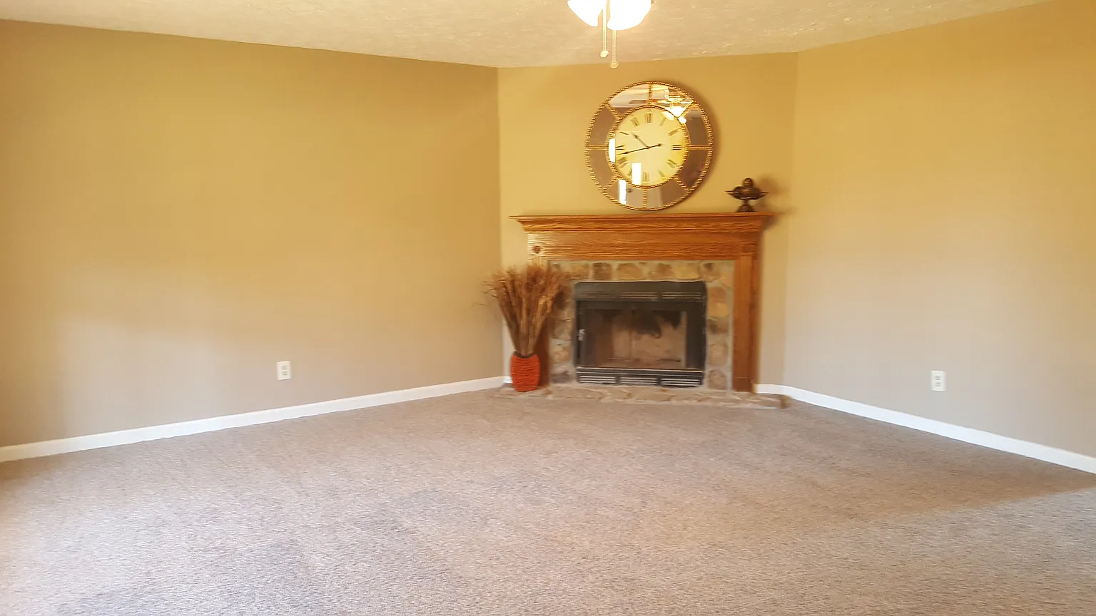 130 Creek Side Dr photo 1