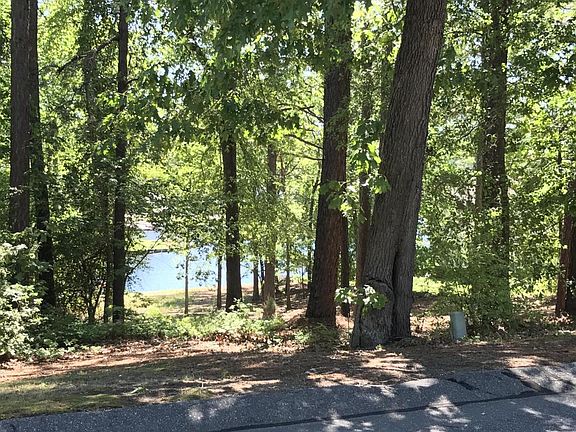 3rd image of 106 Wertz Dr
