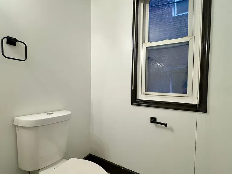Apartment Units in Mt Vernon! — Photo 22