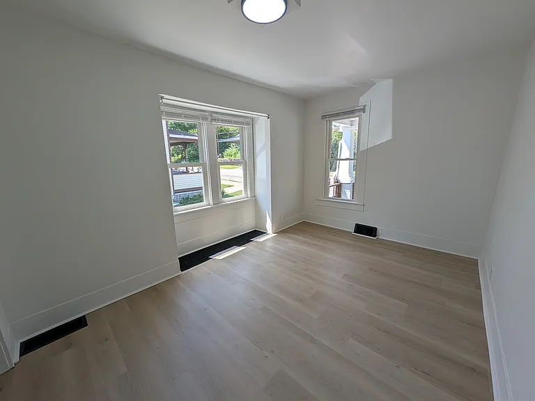 1112 Cherry St — Photo 3
