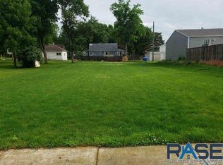608 E 6th St, Dell Rapids, SD 57022
