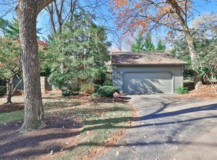12 Woodcreek Dr, Cincinnati, OH 45241