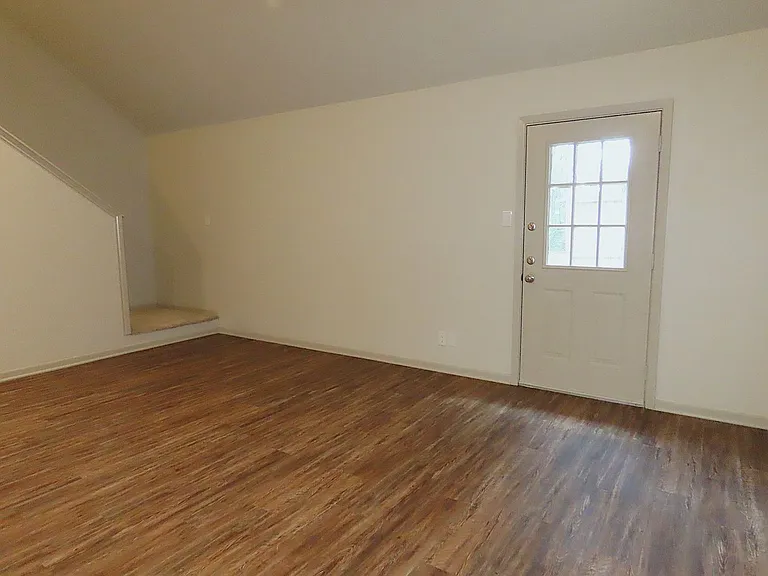 704 Kelli — Photo 16