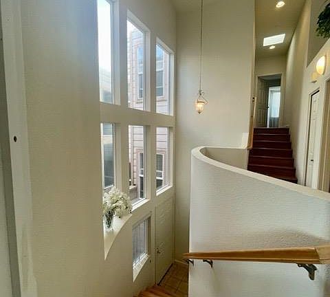 5th image of 683 Bellevue Ave
