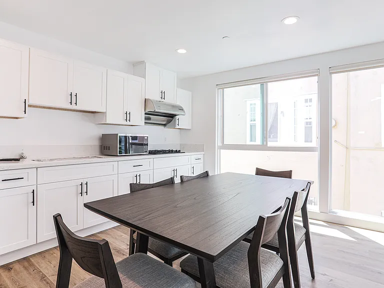 1534 W 35th St — Photo 48