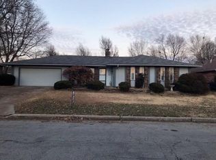 1905 E Stoneridge Dr, Springfield, MO 65803