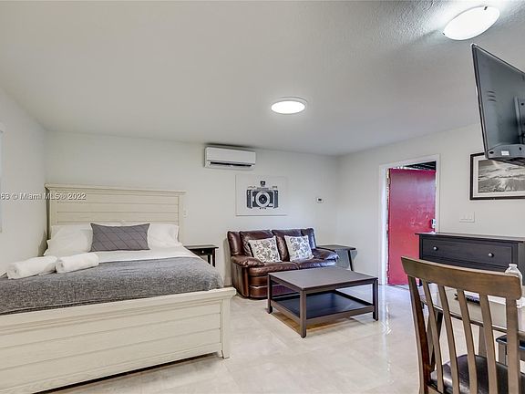 5th image of 1510 SW 25th St #1