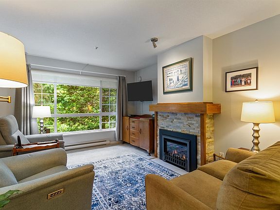 3rd image of 1242 Town Centre Blvd #204