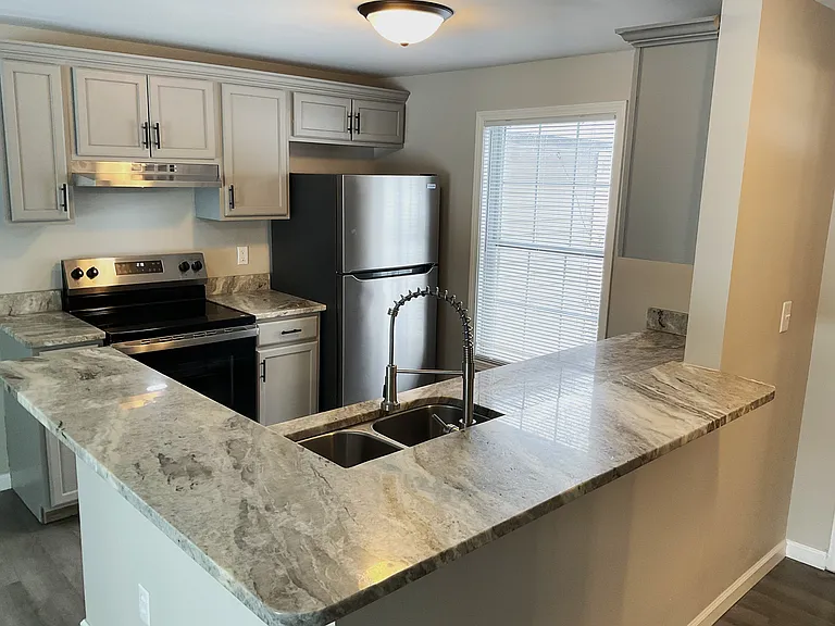 2086 Chapel Dr — Photo 3