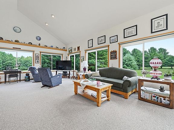 5th image of 8099 Greenwood Rd