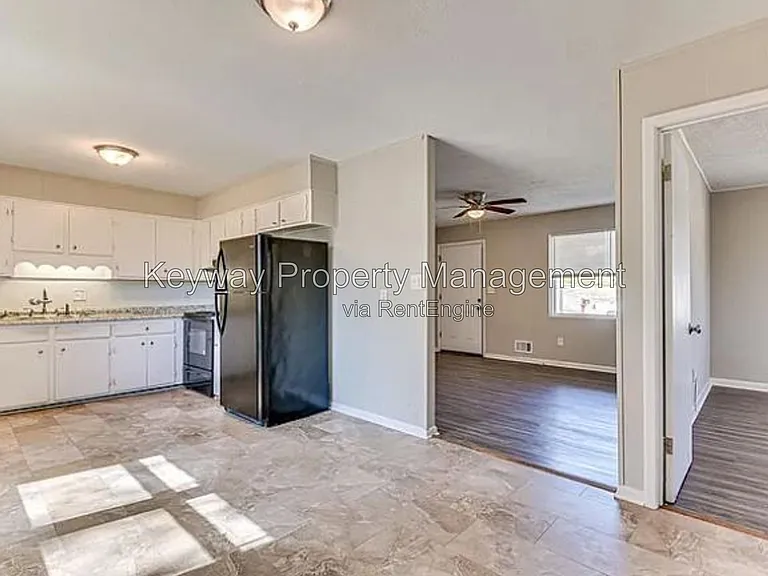 2204 Sandra Ct — Photo 6