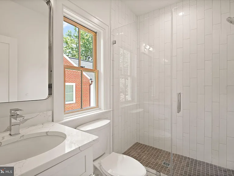 5022 Cathedral Ave NW — Photo 34