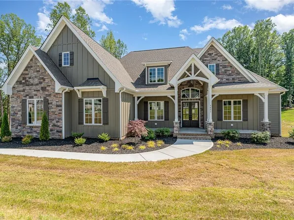 7621 Pemberley Dr, Oak Ridge, NC 27310