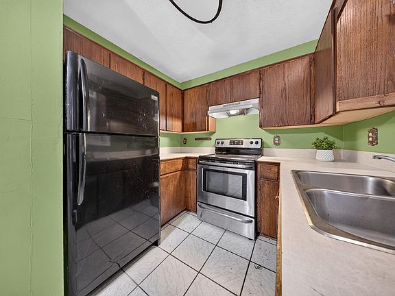 3rd image of 45320 Creekside Dr