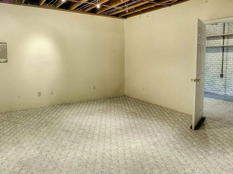 10907 Ellison Ave — Photo 10