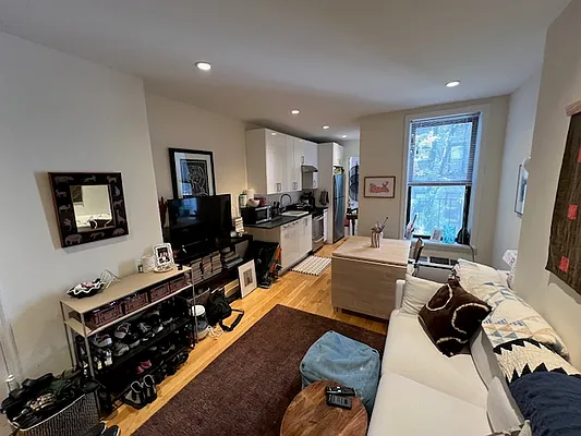 Rented by Oxford Property Group | media 10