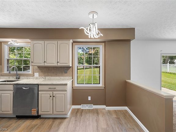 4th image of 3865 Silverwood Dr