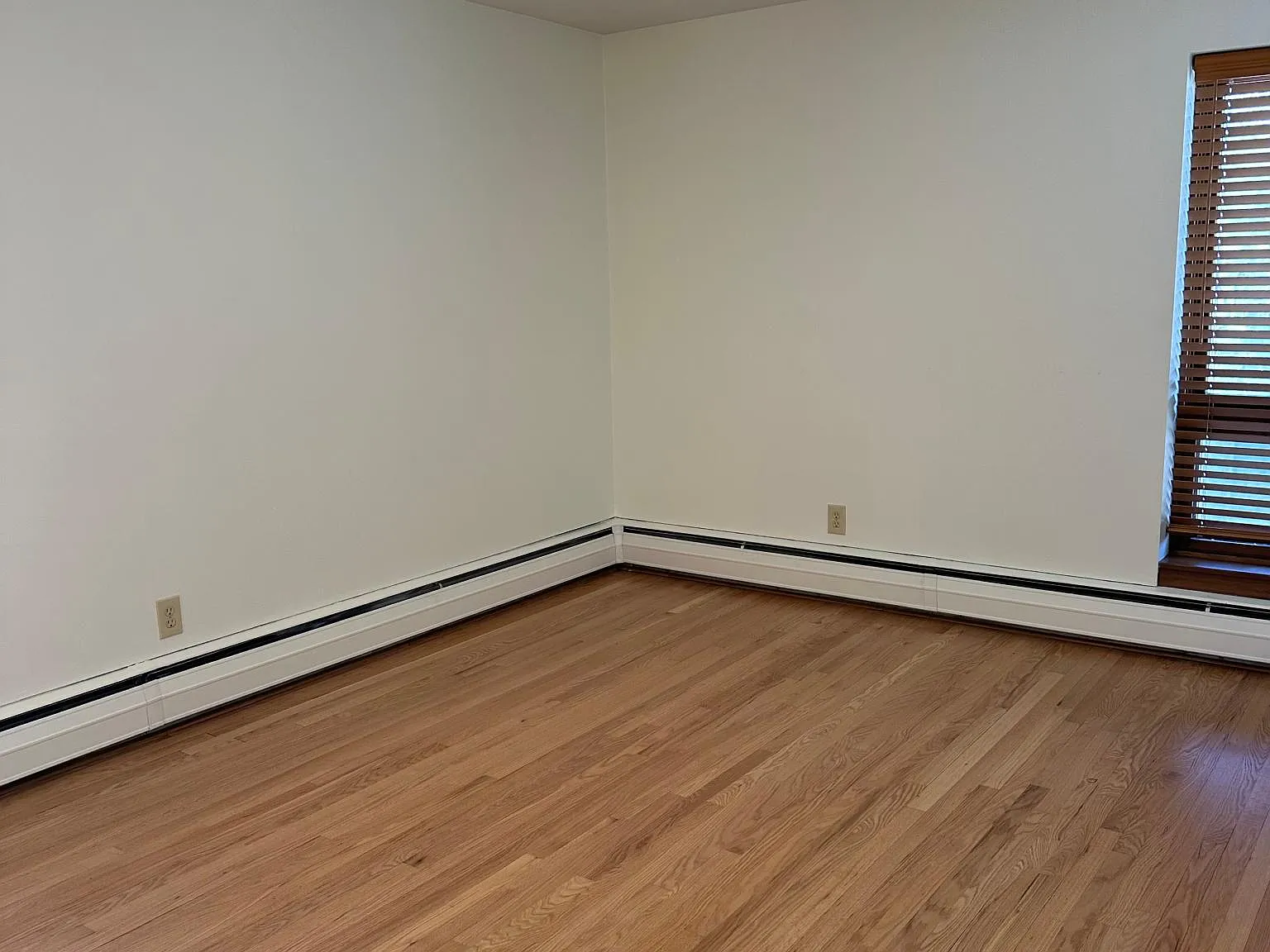 4 bed, 2300 sqft, $3,950 — Photo 3
