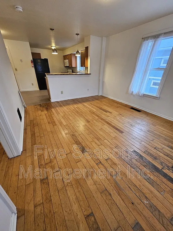 4 bed, 1.5 bath, 1200 sqft, $2,700 — Photo 3