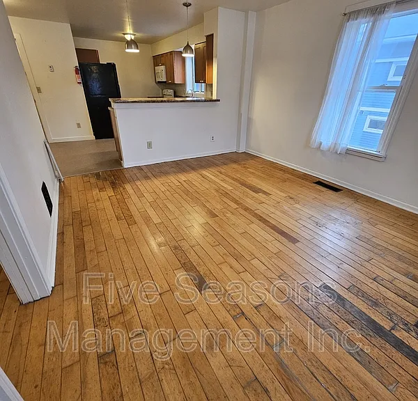 432 Colchester Ave — Photo 3
