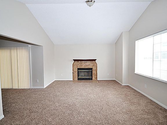 3rd image of 2841 San Luis Dr