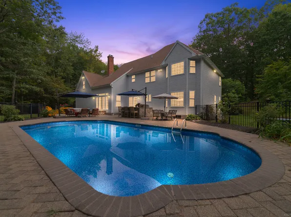 7 Butternut Lane, Oxford, CT 06478