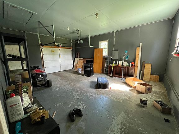 4th image of 306 Victor St