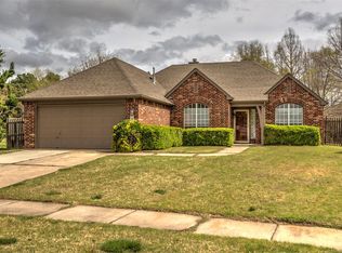 421 N Aster Pl, Broken Arrow, OK 74012