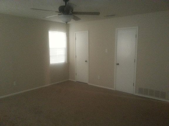 master with 2 closets
