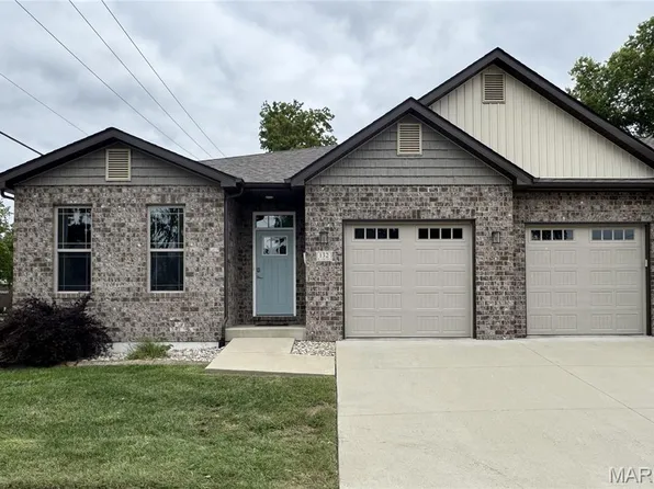 132 E Locust St, Columbia, IL 62236
