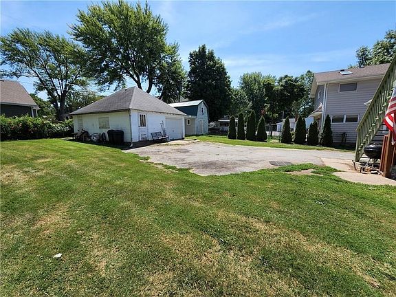 3rd image of 1623 S Hedges Ave