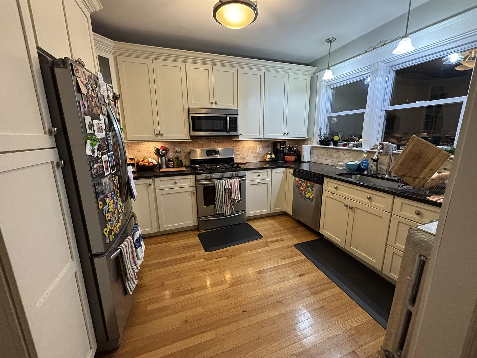 4 bed, 2.5 bath, 1800 sqft, $4,200 — Photo 4