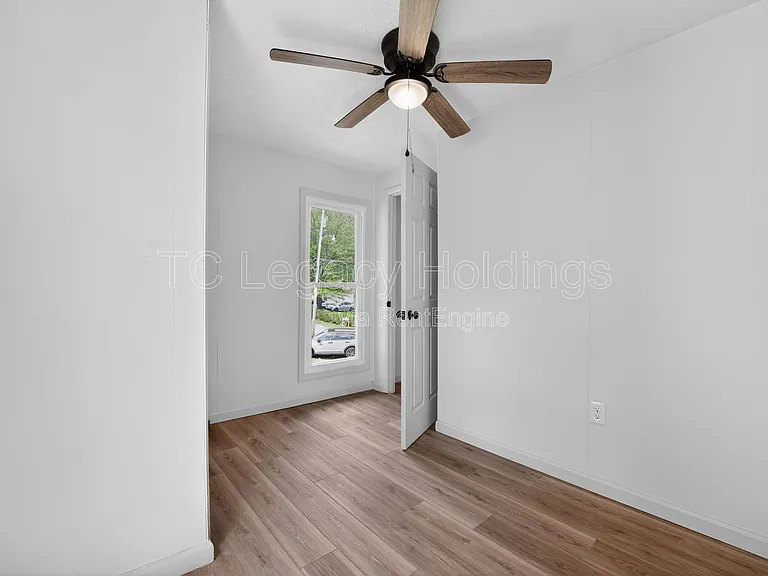 73 Beechwood Ave — Photo 8
