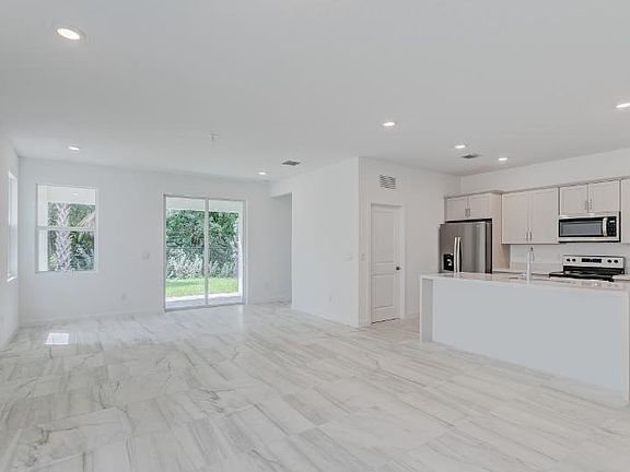4th image of 7188 Trottwood Ln