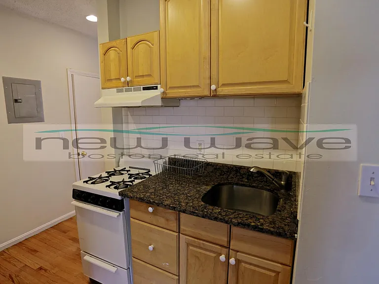 58 Queensberry St #16 — Photo 5