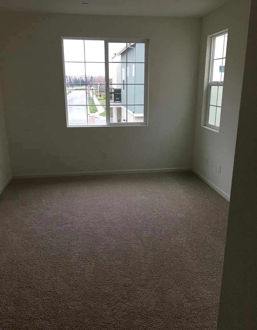 3 bed, 2.5 bath, 1444 sqft, $2,600 — Photo 4