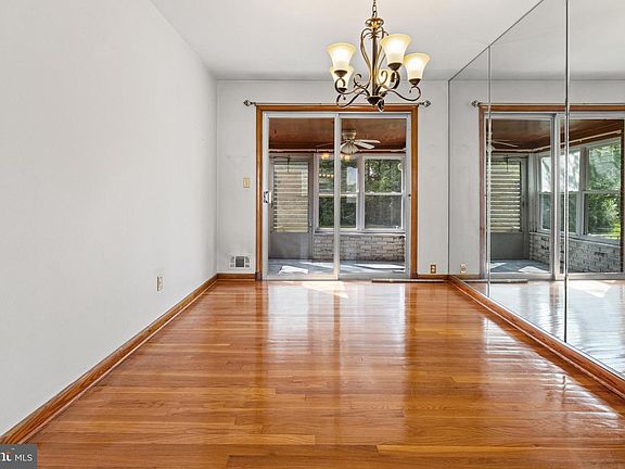 5th image of 8806 Ashford Rd