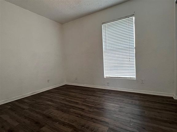 3rd image of 5615 Shady Hill Cir
