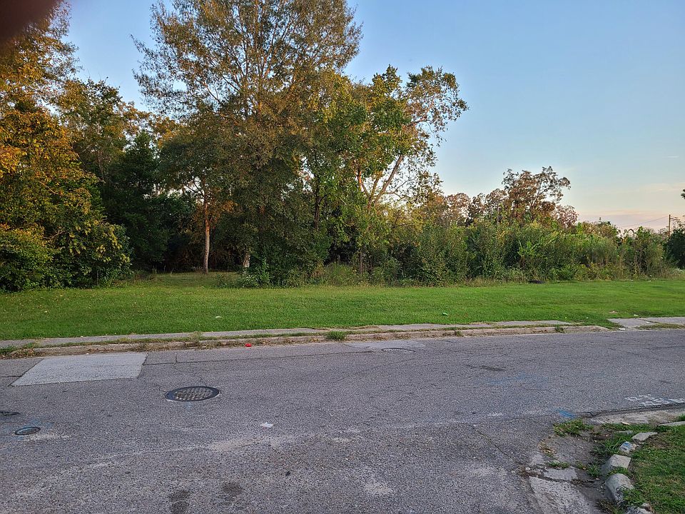 2nd image of 1428 AUGUSTA Avenue